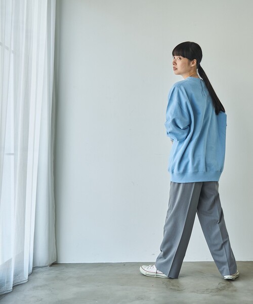 PENNEYS（ぺニーズ）の「【1枚で存在感アップ】PENNEYS（ぺニーズ）別注裏毛ロゴスウェット（スウェット・レディース・ライトグレー/ライトブルー/ダークグレー/ナチュラル・M/L）」の21枚目の写真