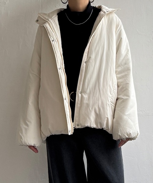 LBC(エルビーシー)の「スタンドネック中綿ブルゾン(ブルゾン・レディース・ブラック/ブルー/アイボリー・M/L)」の2枚目の写真