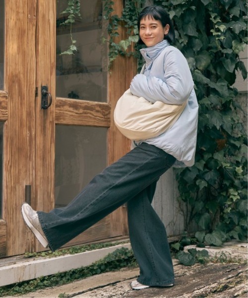 LBC(エルビーシー)の「スタンドネック中綿ブルゾン(ブルゾン・レディース・ブラック/ブルー/アイボリー・M/L)」の11枚目の写真