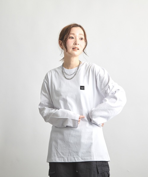 B'day(ビーデイ)の「ヘヴィウェイト天竺 刺繍 長袖 クルーネック(Tシャツ/カットソー・レディース・ブラック/ホワイト/ベージュ・LARGE/MEDIUM)」の1枚目の写真