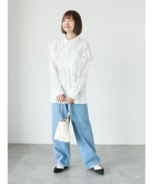 Lugnoncure(ルノンキュール)の「フリル付レギュラーシャツ(シャツ/ブラウス・レディース・ブルー/ベージュ/オフホワイト・F)」の6枚目の写真