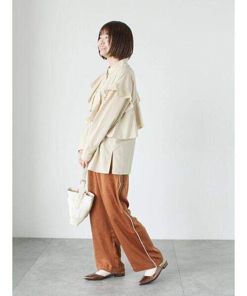 Lugnoncure(ルノンキュール)の「フリル付レギュラーシャツ(シャツ/ブラウス・レディース・ブルー/ベージュ/オフホワイト・F)」の8枚目の写真