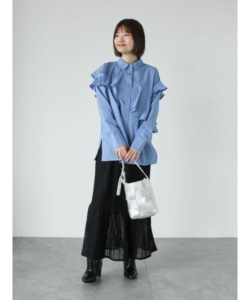 Lugnoncure(ルノンキュール)の「フリル付レギュラーシャツ(シャツ/ブラウス・レディース・ブルー/ベージュ/オフホワイト・F)」の12枚目の写真