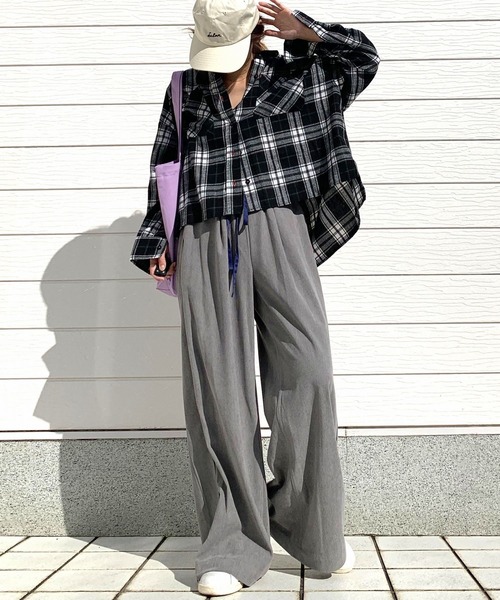 Q(キュー)の「ソフトコールパンツ(その他パンツ・レディース・ライトグレー/ベージュ・MEDIUM)」の21枚目の写真