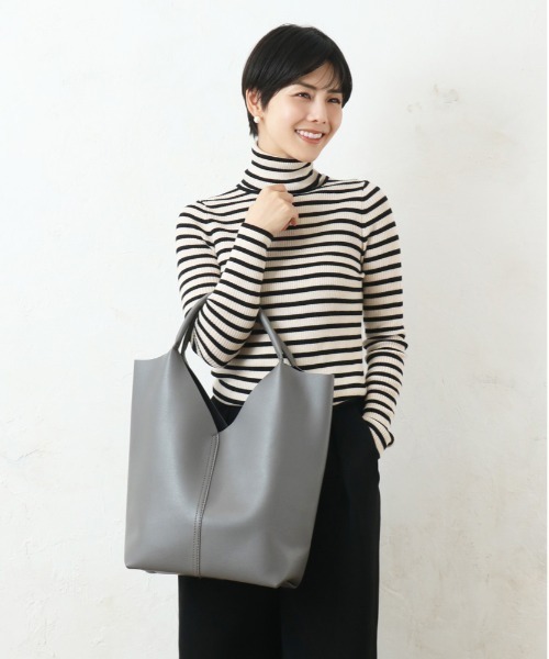 and it_（アンドイット）の「合皮トライアングルカットトート（トートバッグ・レディース・ブラック/シルバー/グレイッシュベージュ/アイボリー/グレー・FREE）」の6枚目の写真