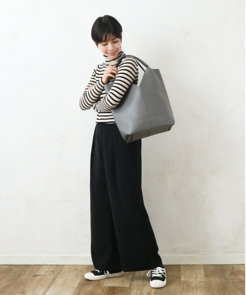 and it_（アンドイット）の「合皮トライアングルカットトート（トートバッグ・レディース・ブラック/シルバー/グレイッシュベージュ/アイボリー/グレー・FREE）」の7枚目の写真