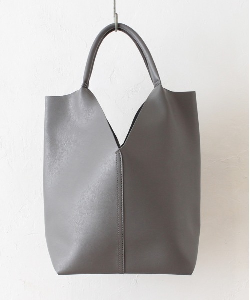 and it_（アンドイット）の「合皮トライアングルカットトート（トートバッグ・レディース・ブラック/シルバー/グレイッシュベージュ/アイボリー/グレー・FREE）」の8枚目の写真