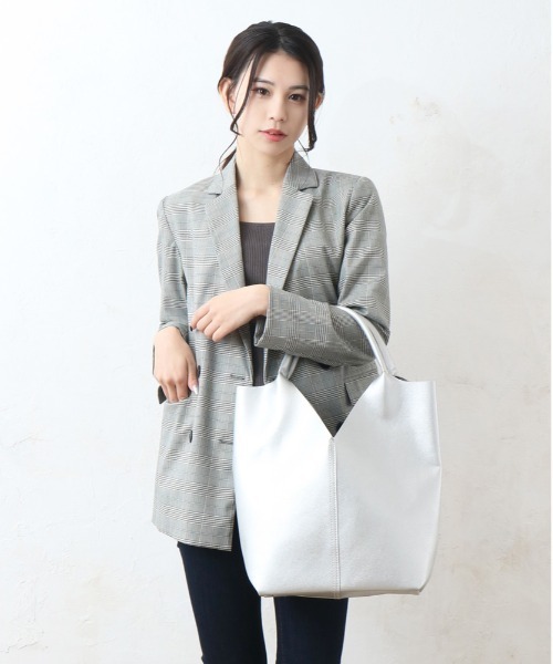 and it_（アンドイット）の「合皮トライアングルカットトート（トートバッグ・レディース・ブラック/シルバー/グレイッシュベージュ/アイボリー/グレー・FREE）」の9枚目の写真