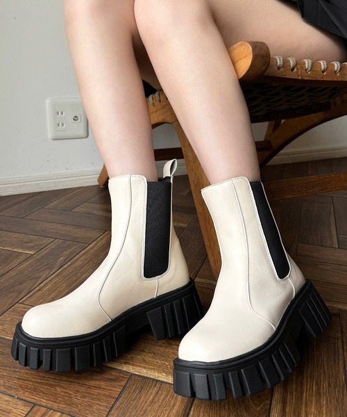 shopnikoniko（ショップニコニコ）の「サイドゴアブーツ ボリュームソール フラット 厚底 チェルシーブーツ（ブーツ・レディース・ブラック/アイボリー/シルバー・S/M/L/LL）」の2枚目の写真