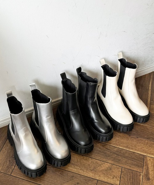 shopnikoniko（ショップニコニコ）の「サイドゴアブーツ ボリュームソール フラット 厚底 チェルシーブーツ（ブーツ・レディース・ブラック/アイボリー/シルバー・S/M/L/LL）」の4枚目の写真