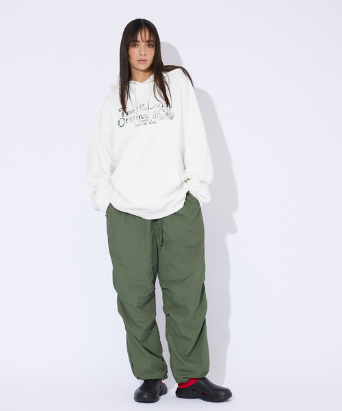 FRUIT OF THE LOOM(フルーツオブザルーム)の「【FRUIT OF THE LOOM/フルーツオブザルーム】FTL フルーツロゴパーカー/ LOGO HOODIE(パーカー・メンズ・ホワイト/ブラック/グレー・XL/M/L)」の4枚目の写真