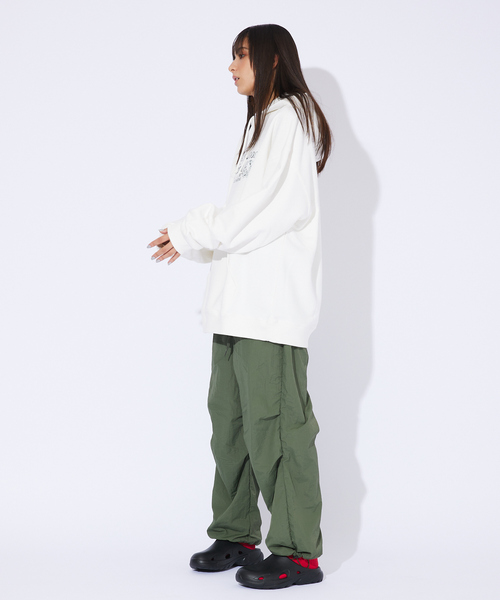 FRUIT OF THE LOOM(フルーツオブザルーム)の「【FRUIT OF THE LOOM/フルーツオブザルーム】FTL フルーツロゴパーカー/ LOGO HOODIE(パーカー・メンズ・ホワイト/ブラック/グレー・XL/M/L)」の5枚目の写真