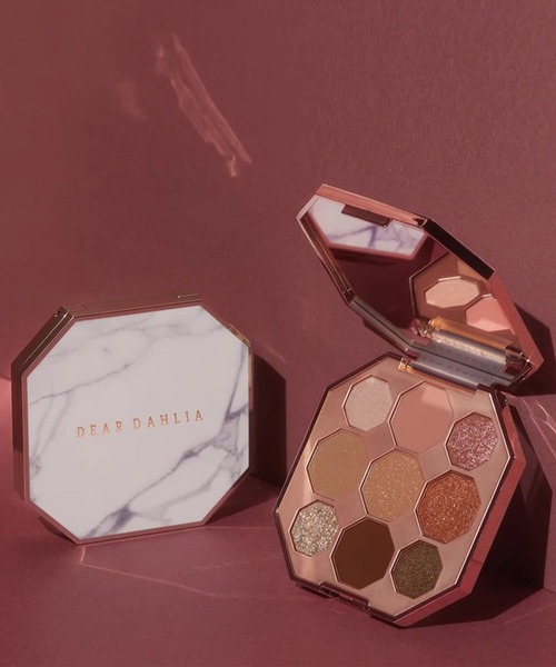DEAR DAHLIA(ディアダリア)の「DEAR DAHLIA タイムレスブルームコレクションパレット(アイシャドウ・レディース・TIMELESS BLOOM・FREE)」の2枚目の写真