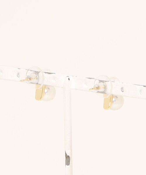 TIMELESS&THREE（タイムレスアンドスリー）の「ダブルパールモチーフピアス（ピアス（両耳用）・レディース・ホワイト/グレー・FREE）」の3枚目の写真