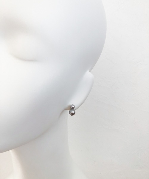 TIMELESS&THREE（タイムレスアンドスリー）の「ダブルパールモチーフピアス（ピアス（両耳用）・レディース・ホワイト/グレー・FREE）」の10枚目の写真