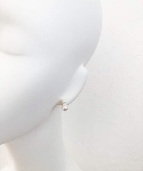 TIMELESS&THREE（タイムレスアンドスリー）の「ダブルパールモチーフピアス（ピアス（両耳用）・レディース・ホワイト/グレー・FREE）」の9枚目の写真