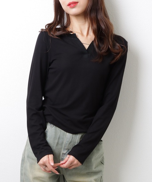 Lace Ladies(レースレディース)の「キーネック ソリッドカラー 長袖 コンパクト トップス(Tシャツ/カットソー・レディース・ブラック/アイボリー/グレー/ホワイト・FREE)」の1枚目の写真