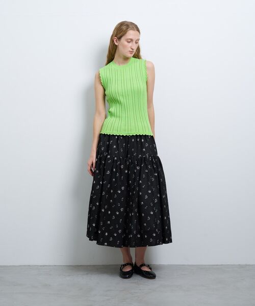 LANVIN en Bleu(ランバンオンブルー)の「アイレットリブノースリーブニット(ニット/セーター・レディース・レッド/ライトカーキ/グレー・38)」の4枚目の写真