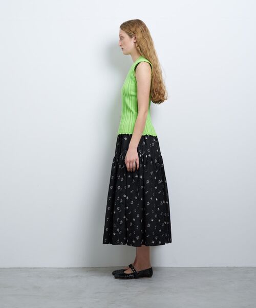 LANVIN en Bleu(ランバンオンブルー)の「アイレットリブノースリーブニット(ニット/セーター・レディース・レッド/ライトカーキ/グレー・38)」の5枚目の写真