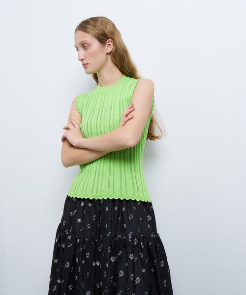 LANVIN en Bleu(ランバンオンブルー)の「アイレットリブノースリーブニット(ニット/セーター・レディース・レッド/ライトカーキ/グレー・38)」の7枚目の写真