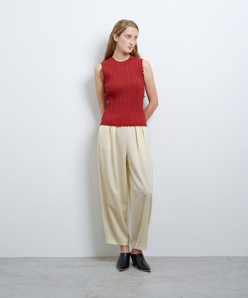 LANVIN en Bleu(ランバンオンブルー)の「アイレットリブノースリーブニット(ニット/セーター・レディース・レッド/ライトカーキ/グレー・38)」の11枚目の写真