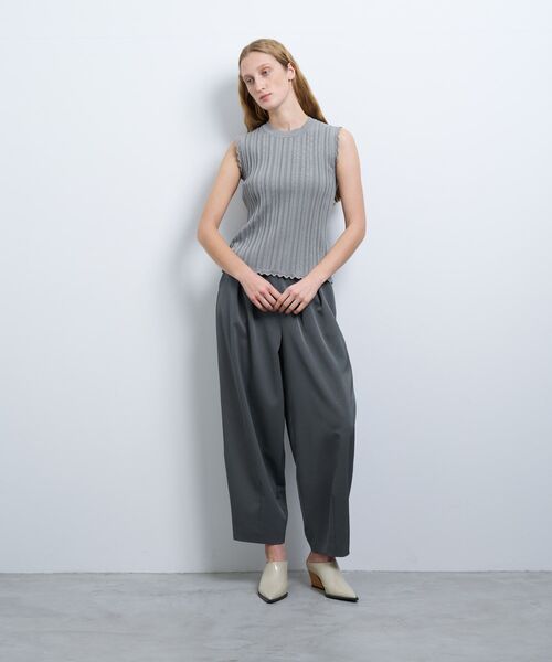 LANVIN en Bleu(ランバンオンブルー)の「アイレットリブノースリーブニット(ニット/セーター・レディース・レッド/ライトカーキ/グレー・38)」の17枚目の写真