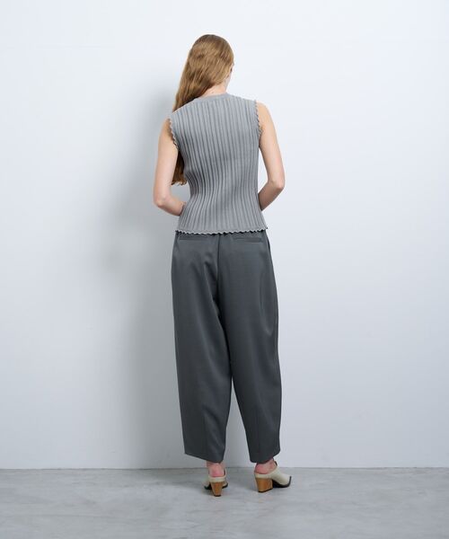 LANVIN en Bleu(ランバンオンブルー)の「アイレットリブノースリーブニット(ニット/セーター・レディース・レッド/ライトカーキ/グレー・38)」の19枚目の写真