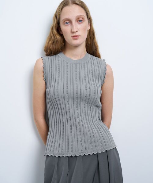 LANVIN en Bleu(ランバンオンブルー)の「アイレットリブノースリーブニット(ニット/セーター・レディース・レッド/ライトカーキ/グレー・38)」の20枚目の写真