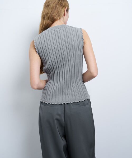 LANVIN en Bleu(ランバンオンブルー)の「アイレットリブノースリーブニット(ニット/セーター・レディース・レッド/ライトカーキ/グレー・38)」の22枚目の写真