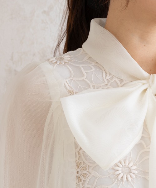 Rose Tiara（ローズティアラ）の「オーガンジー刺繍ブラウス（シャツ/ブラウス・レディース・オフホワイト/ブラック・40/38/46/42）」の10枚目の写真