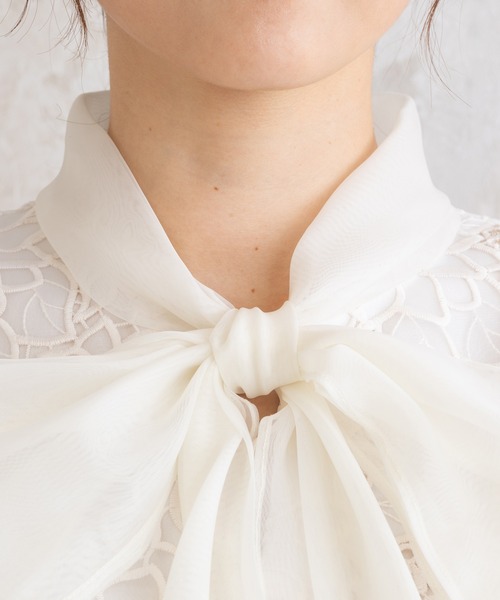 Rose Tiara（ローズティアラ）の「オーガンジー刺繍ブラウス（シャツ/ブラウス・レディース・オフホワイト/ブラック・40/38/46/42）」の11枚目の写真