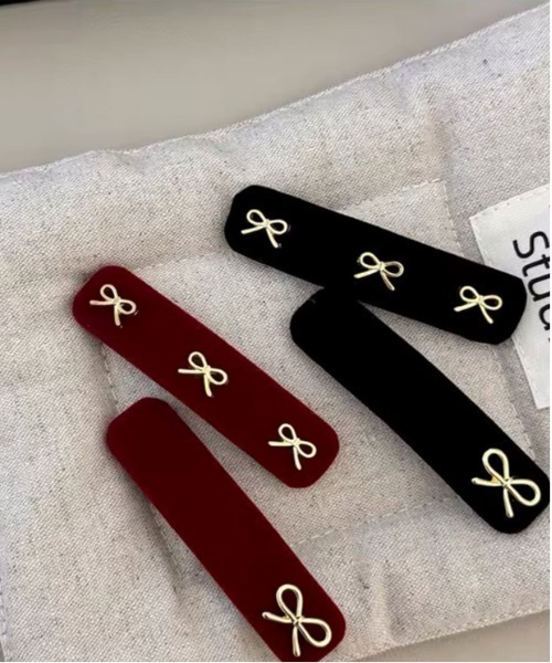 ammy.(エイミードット)の「【 ammy. / エイミードット 】 ゴールド リボン ベロア ヘアピン / ヘアアクセ(ヘアピン・レディース・ブラック/レッド系/レッド/ブラック系・FREE)」の5枚目の写真