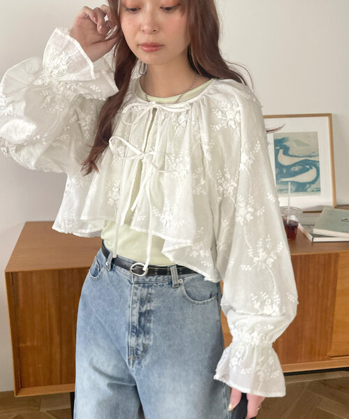 DISCOAT(ディスコート)の「生地刺繍ボレロ(シャツ/ブラウス・レディース・ブラック/オフホワイト・FREE)」の9枚目の写真