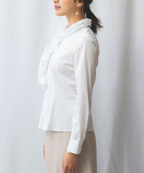 NARACAMICIE（ナラカミーチェ）の「【NARACAMICIE】ストレッチブロードフリル衿長袖シャツ（シャツ/ブラウス・レディース・ホワイト・M/L/XL/S）」の3枚目の写真