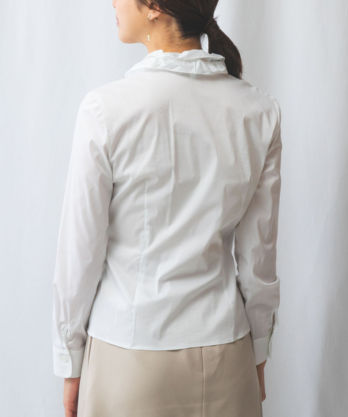 NARACAMICIE（ナラカミーチェ）の「【NARACAMICIE】ストレッチブロードフリル衿長袖シャツ（シャツ/ブラウス・レディース・ホワイト・M/L/XL/S）」の4枚目の写真