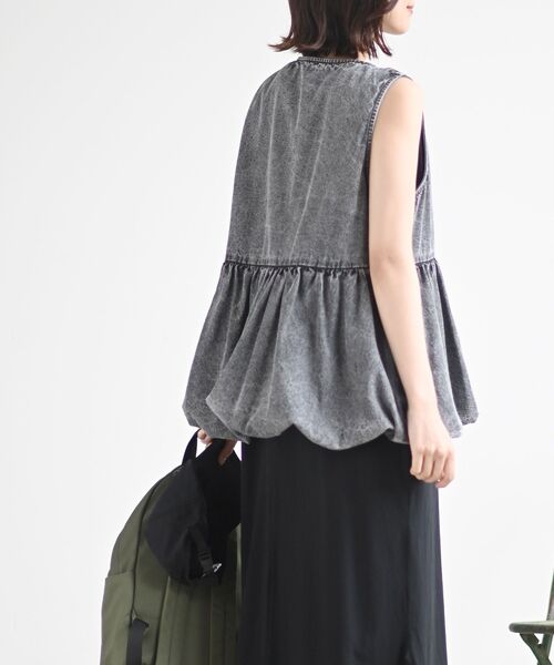 rps(アールピーエス)の「裾バルーン前リボンデニムベスト(ベスト・レディース・ブラック/サックスブルー/ブルー・フリー)」の6枚目の写真