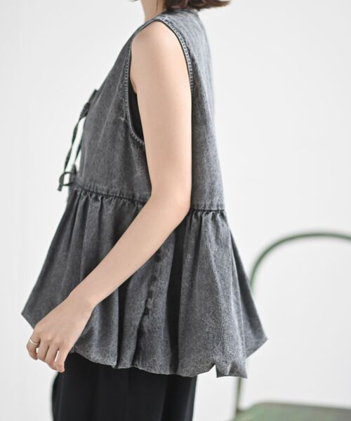 rps(アールピーエス)の「裾バルーン前リボンデニムベスト(ベスト・レディース・ブラック/サックスブルー/ブルー・フリー)」の8枚目の写真