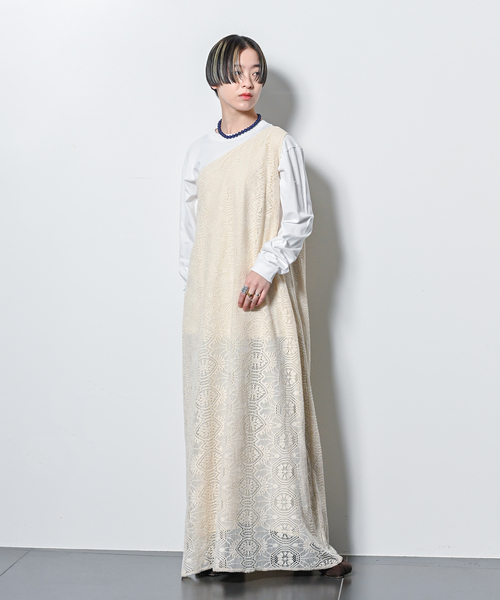 extreme cashmere(エクストリーム カシミヤ)の「EXTREME CASHMERE X n347 aries 347-149-TU-01/-14:ニット(ニット/セーター・レディース・ブラック/ホワイト・FREE)」の4枚目の写真