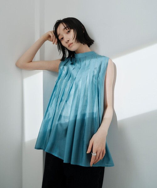 大人女性の EMMEL ブラウス ノースリーブ タックプリーツ REFINES＞EM トップス