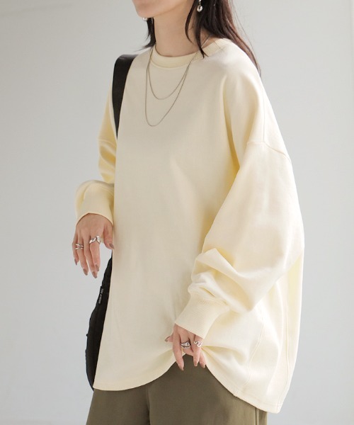 HUG.U（ハグユー）の「オーバーサイズスウェット（スウェット・レディース・ライトグレー/グリーン/ダークグレー/オレンジ/イエロー/ブラック/ライトピンク/ライトブルー/アイボリー/ブルー・FREE）」の2枚目の写真