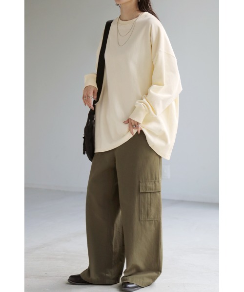 HUG.U（ハグユー）の「オーバーサイズスウェット（スウェット・レディース・ライトグレー/グリーン/ダークグレー/オレンジ/イエロー/ブラック/ライトピンク/ライトブルー/アイボリー/ブルー・FREE）」の11枚目の写真