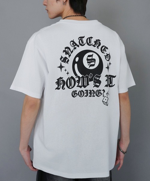 SPINNS（スピンズ）の「バックプリントストリートTシャツ/8ボール（Tシャツ/カットソー・メンズ・ホワイト/ブラック/ピンク系その他/ブラック系その他・ONESIZE）」の2枚目の写真