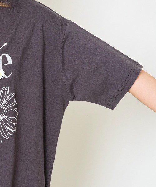 新品未使用♡ フラワーロゴTシャツ 綿100%オーバーサイズロゴプリント＆フラワー刺繍半袖Tシャツ（T