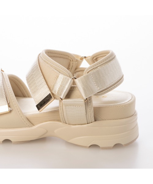 carino(カリーノ)の「厚底クロスベルトスポーツサンダル(サンダル・レディース・アイボリー/ブラック/デザートカモ・L/M/S)」の8枚目の写真