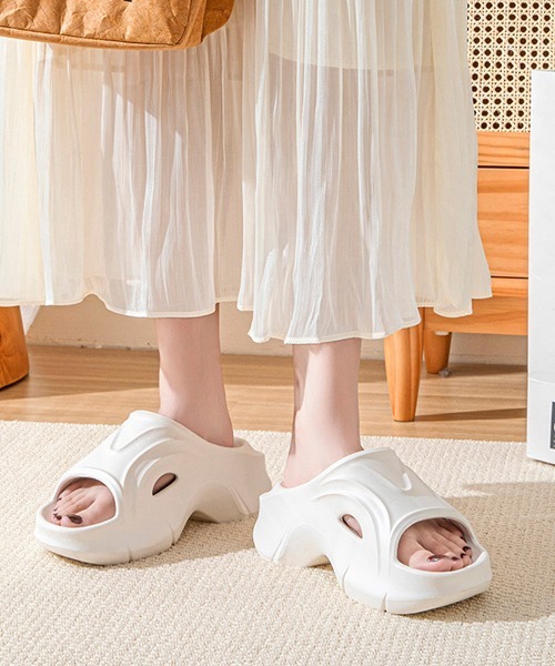 半額以下で買えるクーポン特集 セール】F&D : Volume Comfort Sandals（サンダル）｜Fun 靴