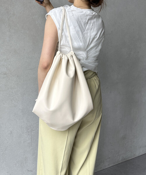 Thevon（ゼボン）の「合皮ナップサック（バックパック/リュック・レディース・アイボリー/ブラック/ダークブラウン・FREE）」の4枚目の写真