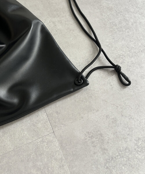 Thevon（ゼボン）の「合皮ナップサック（バックパック/リュック・レディース・アイボリー/ブラック/ダークブラウン・FREE）」の16枚目の写真