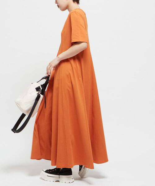 CONVERSE TOKYO(コンバーストウキョウ)の「BACK OPEN FLARE DRESS(ワンピース・レディース・ブラック/オレンジ/ブラウン・FREE)」の3枚目の写真