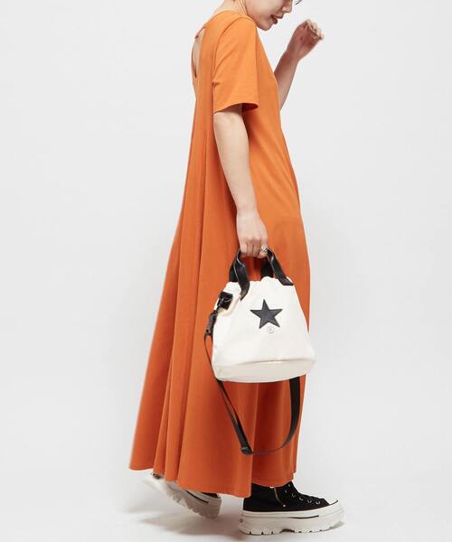 CONVERSE TOKYO(コンバーストウキョウ)の「BACK OPEN FLARE DRESS(ワンピース・レディース・ブラック/オレンジ/ブラウン・FREE)」の7枚目の写真