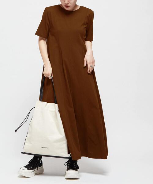 CONVERSE TOKYO(コンバーストウキョウ)の「BACK OPEN FLARE DRESS(ワンピース・レディース・ブラック/オレンジ/ブラウン・FREE)」の12枚目の写真